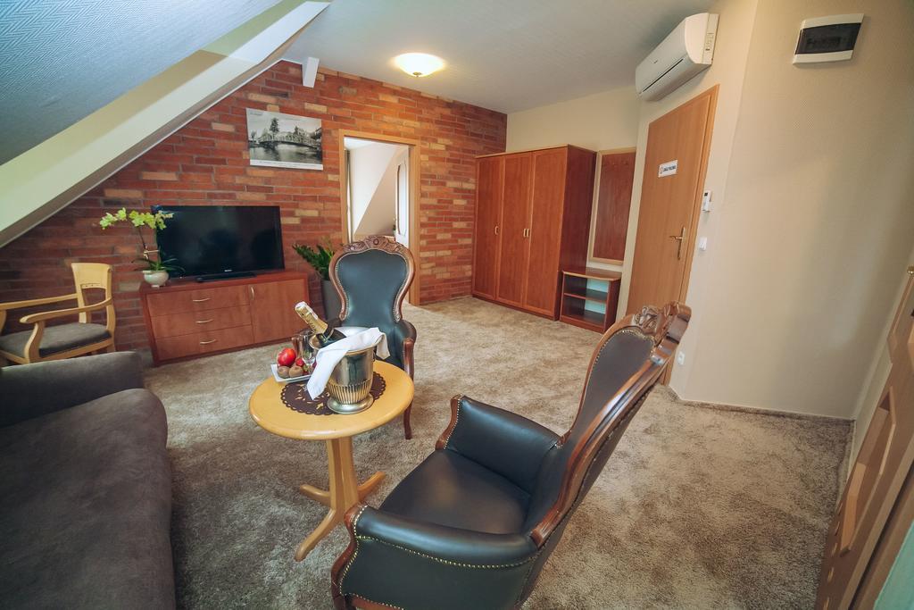 Hubertus Aparthotel & Restaurant & Horse Club Старогард-Гданський Номер фото