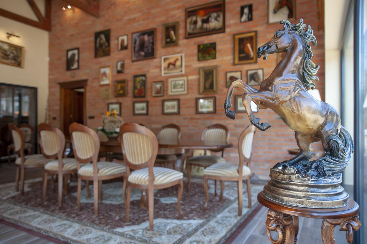Hubertus Aparthotel & Restaurant & Horse Club Старогард-Гданський Екстер'єр фото