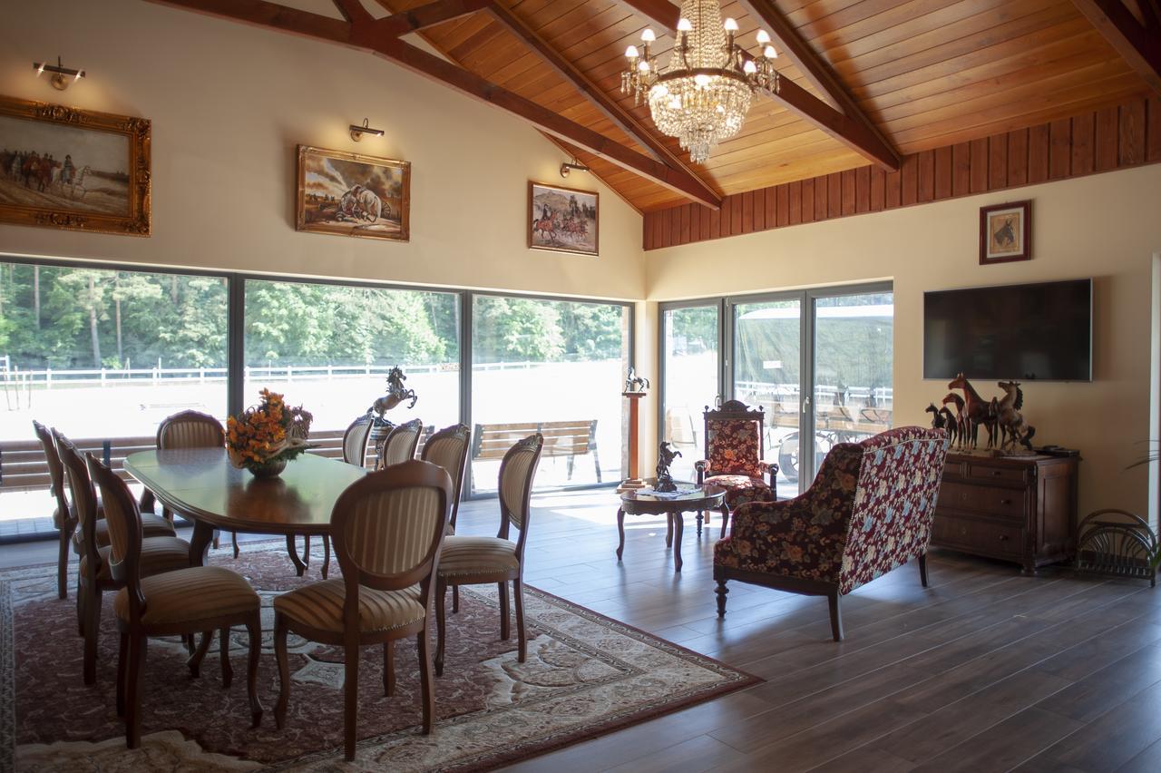 Hubertus Aparthotel & Restaurant & Horse Club Старогард-Гданський Екстер'єр фото