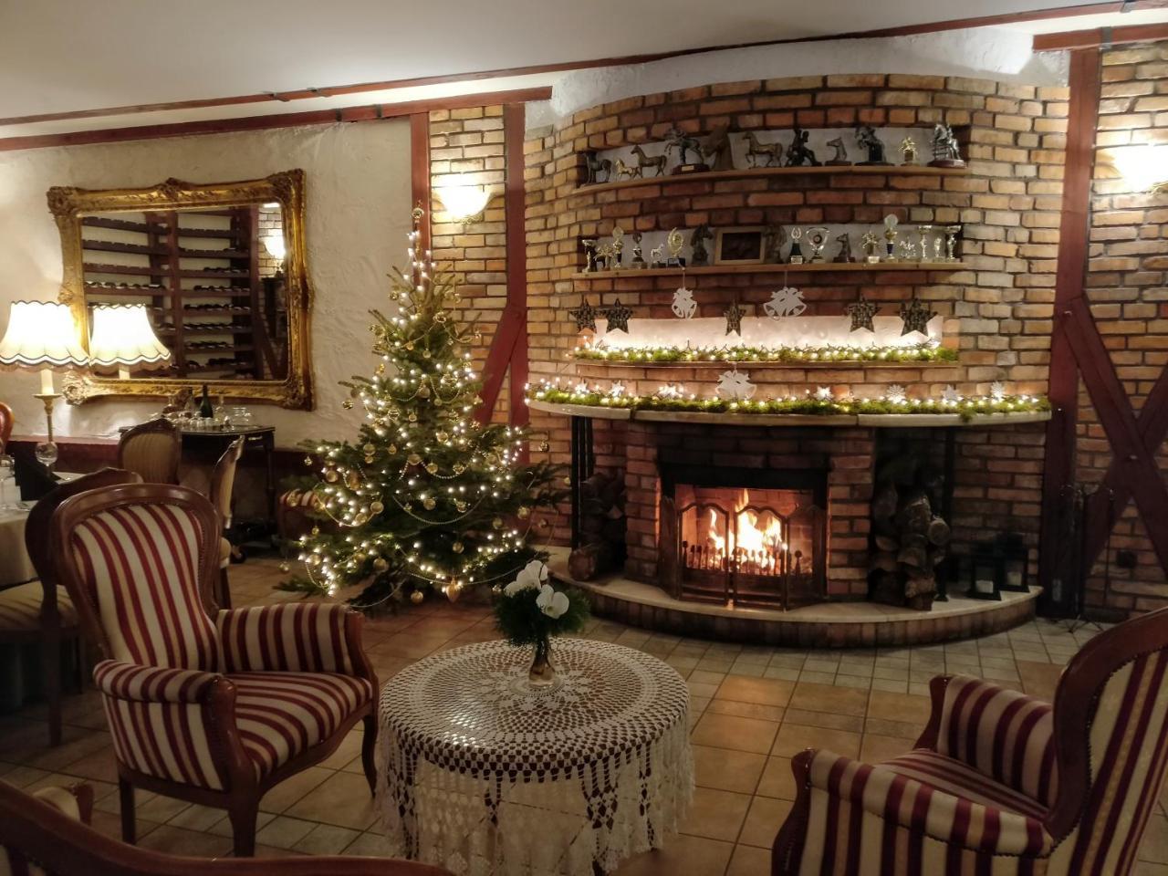 Hubertus Aparthotel & Restaurant & Horse Club Старогард-Гданський Екстер'єр фото